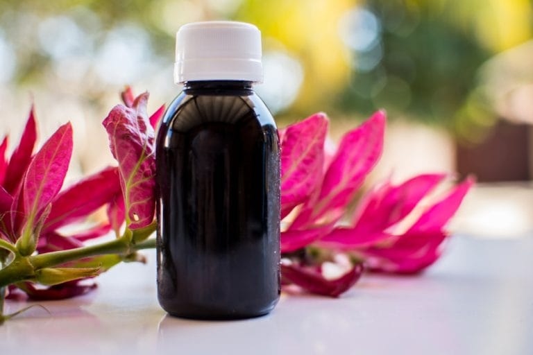 Does Castor Oil Actually Help Dry, Tired Eyes (or Is It Just Hype)?
