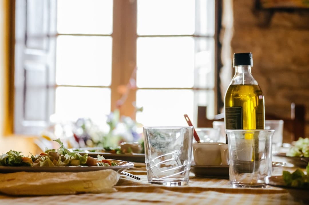 Olive Oil or Vegetable Oil, Which One Actually Belongs in Your Cooking?